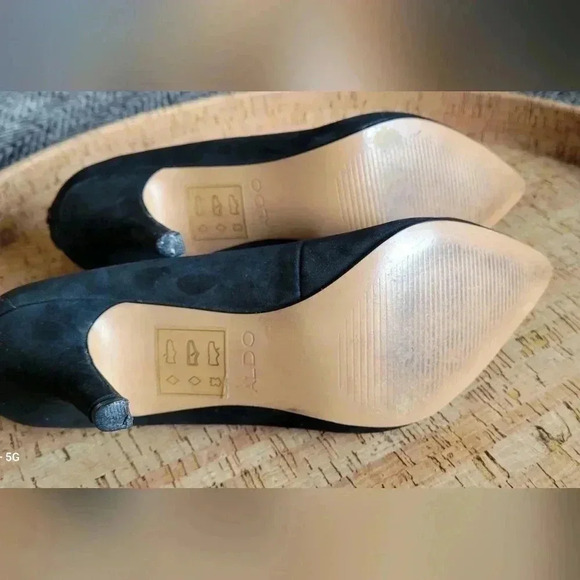 SOLD Aldo Black Mid Heel Suede Gold Stud Back shoes size 6 - Picture 4 of 4